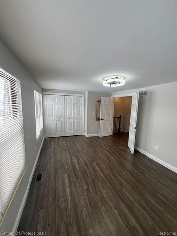 16808 Kingsbrooke Drive, Clinton Township, MI 48038