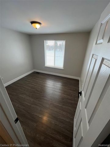 16808 Kingsbrooke Drive, Clinton Township, MI 48038