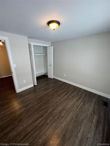 16808 Kingsbrooke Drive, Clinton Township, MI 48038