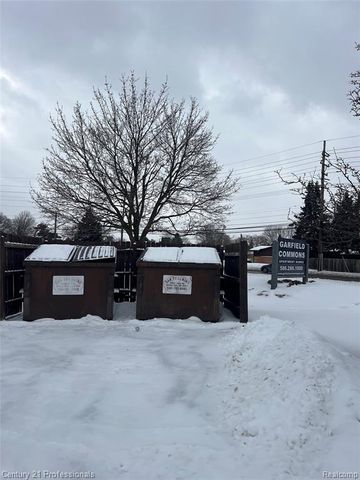 16808 Kingsbrooke Drive, Clinton Township, MI 48038