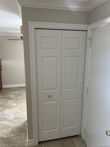 16808 Kingsbrooke Drive, Clinton Township, MI 48038