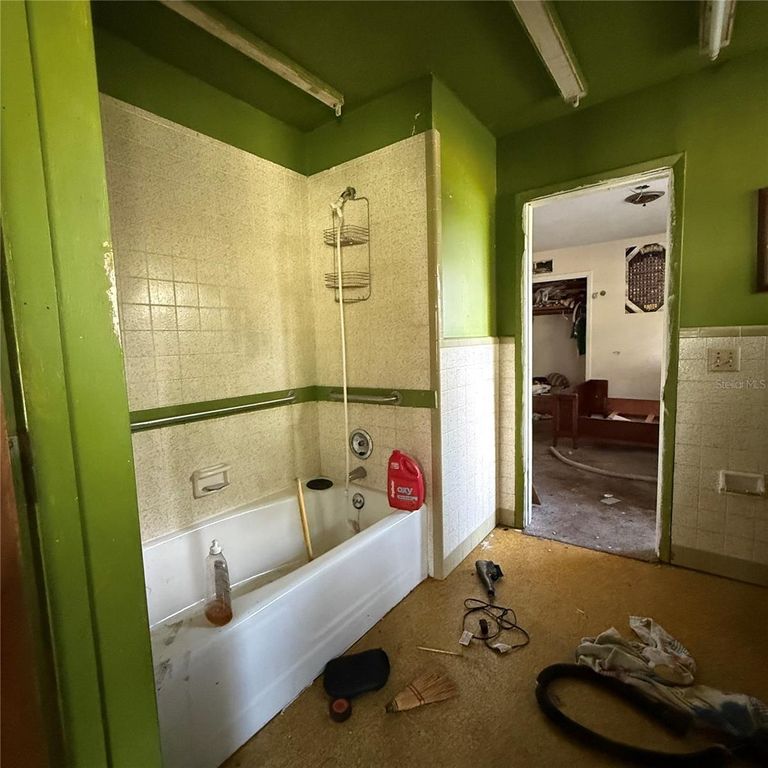 Image 15 of property listing at 805 MARCUM ROAD, Lakeland, FL 33809