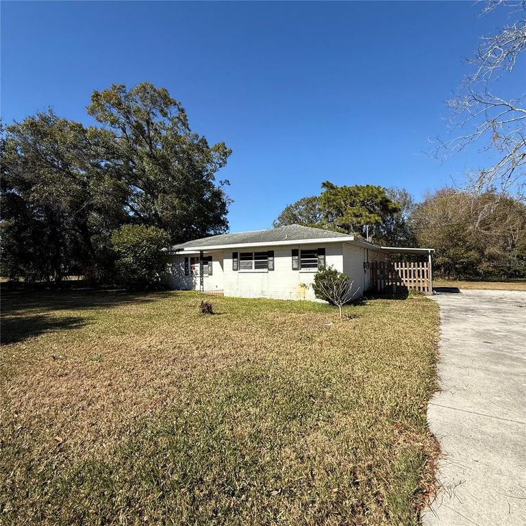 Image 3 of property listing at 805 MARCUM ROAD, Lakeland, FL 33809