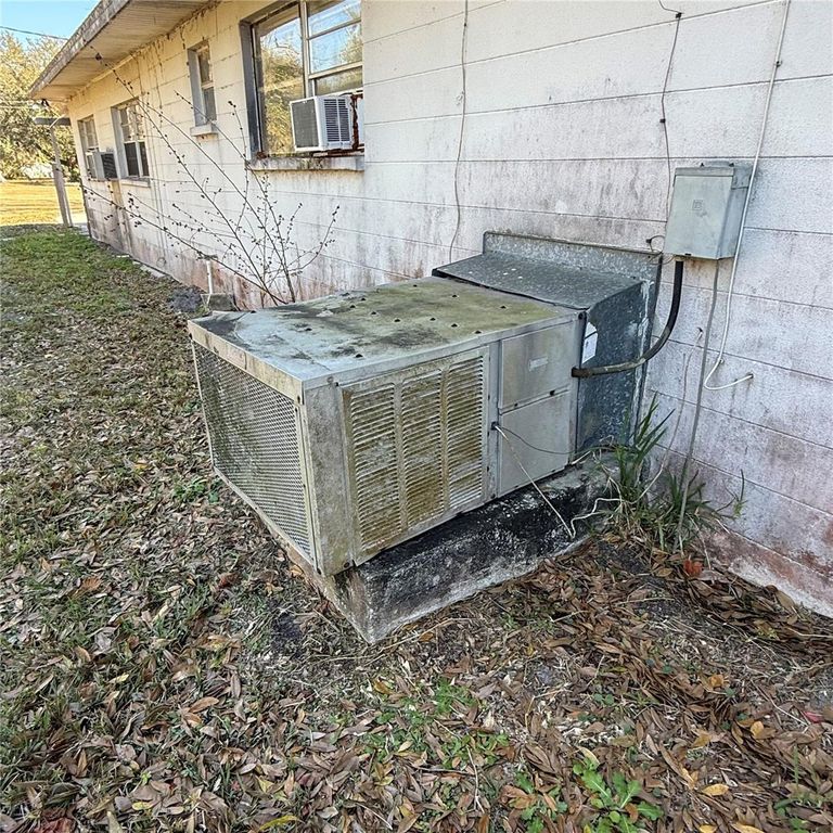 Image 7 of property listing at 805 MARCUM ROAD, Lakeland, FL 33809