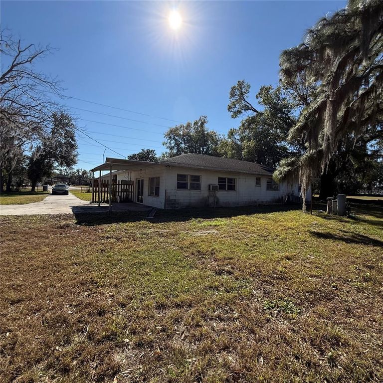 Image 8 of property listing at 805 MARCUM ROAD, Lakeland, FL 33809