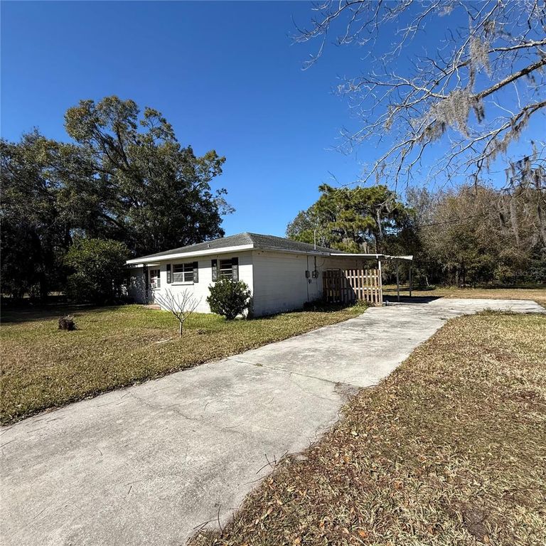 Image 9 of property listing at 805 MARCUM ROAD, Lakeland, FL 33809