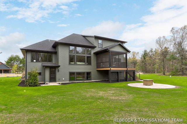 400 Sabine Drive 8, Muskegon, MI 49442