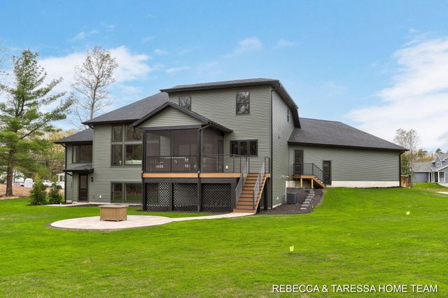 400 Sabine Drive 8, Muskegon, MI 49442