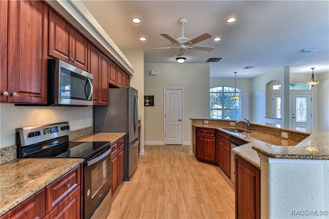 5 SAINTPAULIA Street, Homosassa, FL 34446