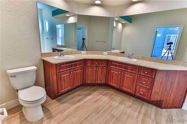 5 SAINTPAULIA Street, Homosassa, FL 34446