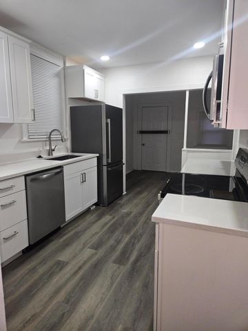 127 N Burgess Avenue, Columbus, OH 43204