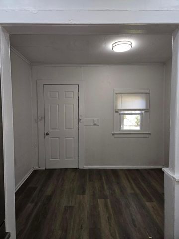 127 N Burgess Avenue, Columbus, OH 43204