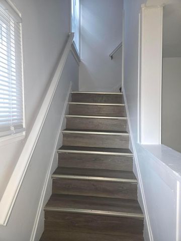 127 N Burgess Avenue, Columbus, OH 43204