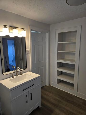 127 N Burgess Avenue, Columbus, OH 43204