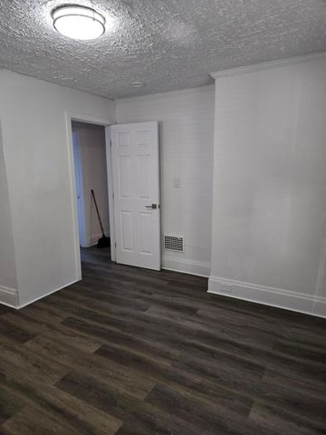 127 N Burgess Avenue, Columbus, OH 43204