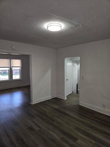 127 N Burgess Avenue, Columbus, OH 43204