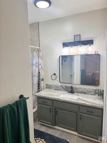 5707 Bussell Road, Bakersfield, CA 93314
