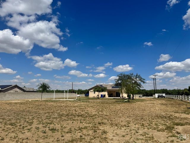 5707 Bussell Road, Bakersfield, CA 93314