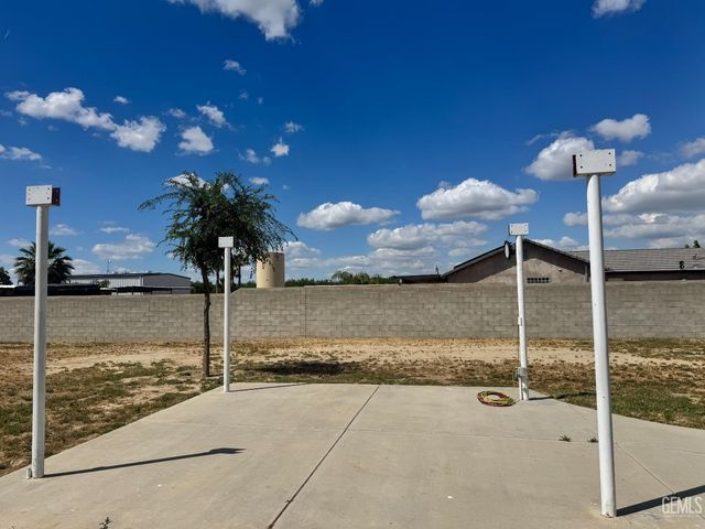5707 Bussell Road, Bakersfield, CA 93314