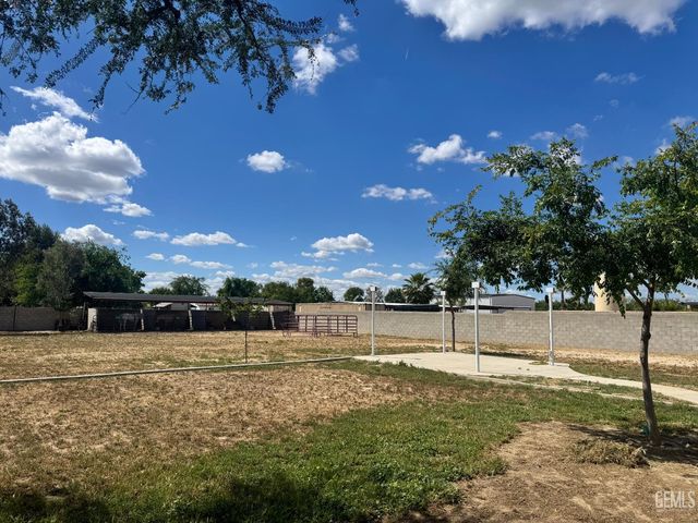 5707 Bussell Road, Bakersfield, CA 93314