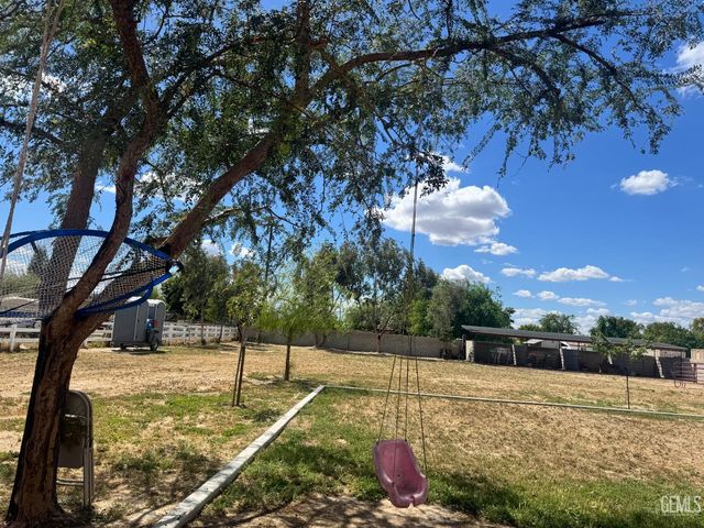 5707 Bussell Road, Bakersfield, CA 93314