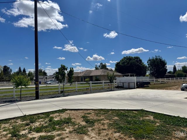 5707 Bussell Road, Bakersfield, CA 93314
