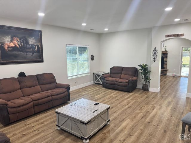 5707 Bussell Road, Bakersfield, CA 93314
