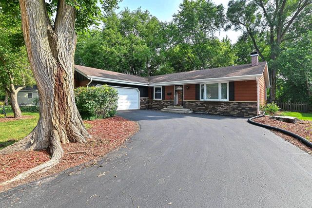 721 Oak Ridge COURT, Waukesha, WI 53188