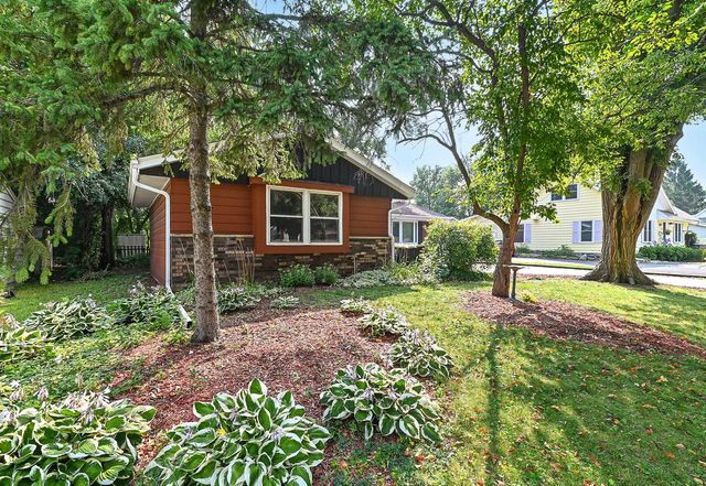 721 Oak Ridge COURT, Waukesha, WI 53188