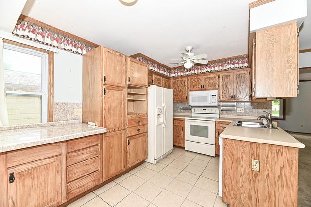 721 Oak Ridge COURT, Waukesha, WI 53188