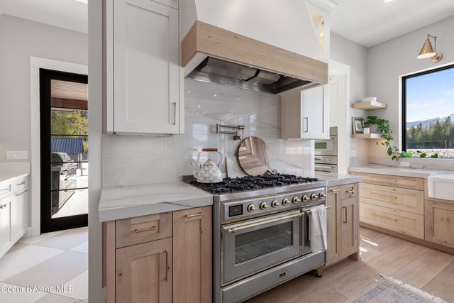 713 N Center Valley Rd, Sandpoint, ID 83864