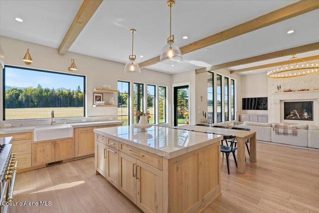 713 N Center Valley Rd, Sandpoint, ID 83864