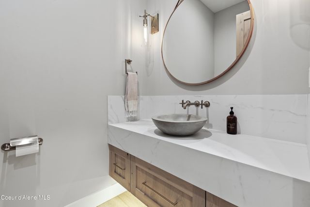 713 N Center Valley Rd, Sandpoint, ID 83864