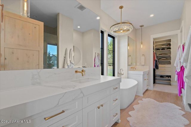 713 N Center Valley Rd, Sandpoint, ID 83864