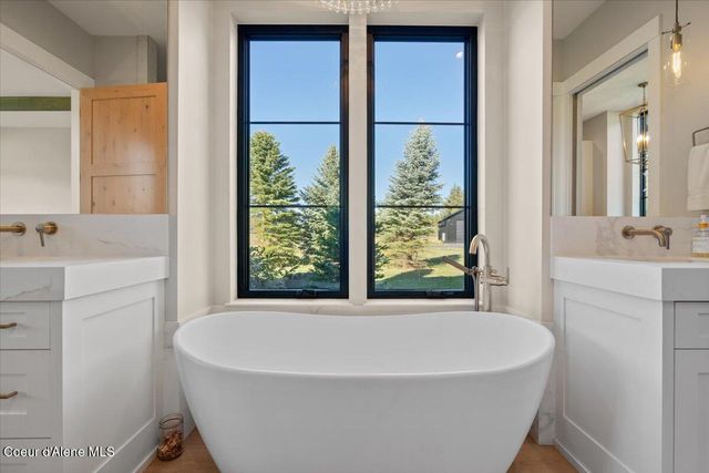 713 N Center Valley Rd, Sandpoint, ID 83864