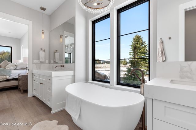 713 N Center Valley Rd, Sandpoint, ID 83864