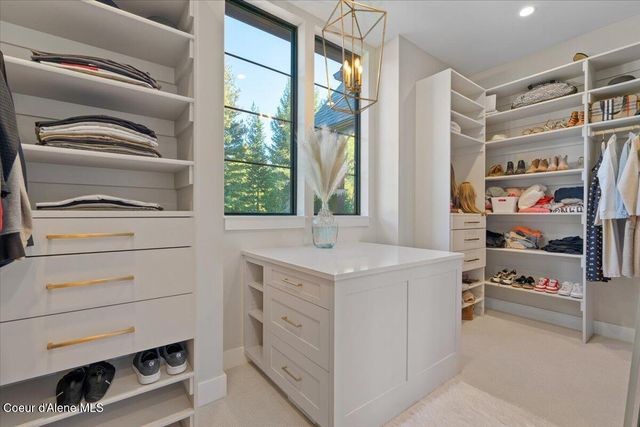 713 N Center Valley Rd, Sandpoint, ID 83864