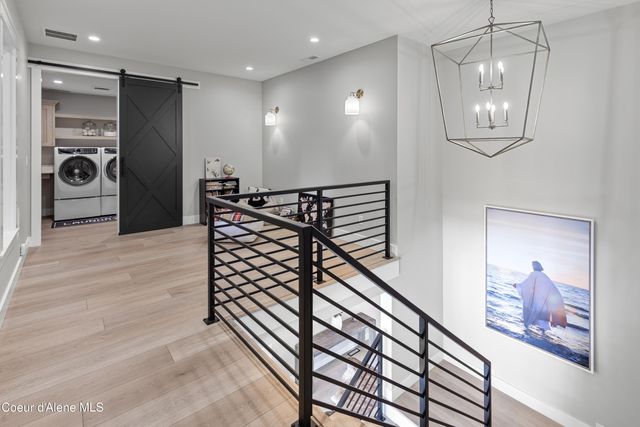 713 N Center Valley Rd, Sandpoint, ID 83864