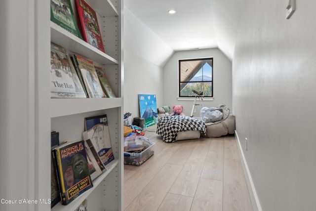 713 N Center Valley Rd, Sandpoint, ID 83864