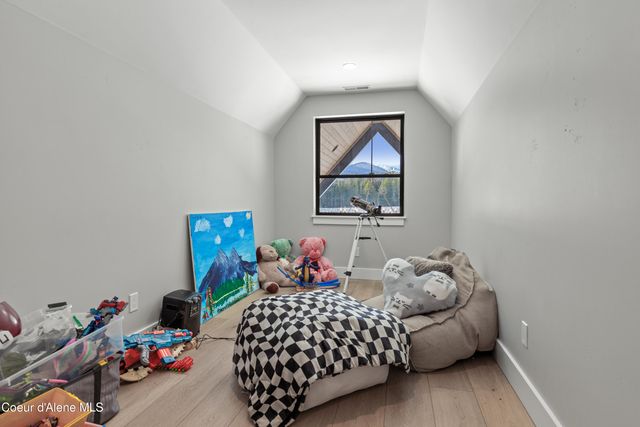 713 N Center Valley Rd, Sandpoint, ID 83864