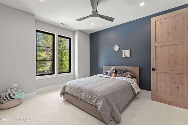 713 N Center Valley Rd, Sandpoint, ID 83864