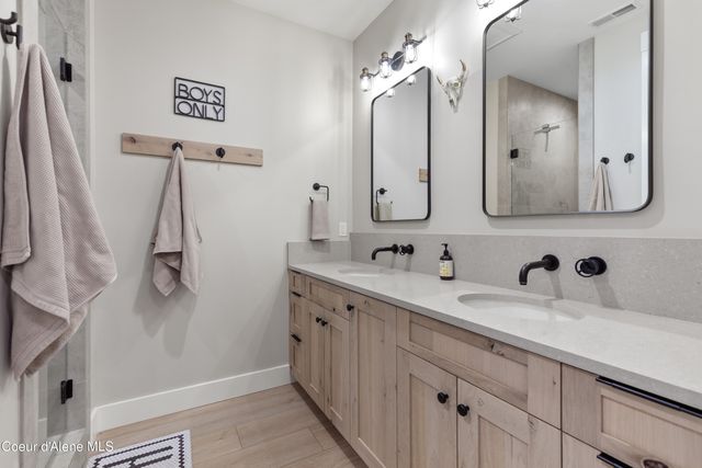 713 N Center Valley Rd, Sandpoint, ID 83864