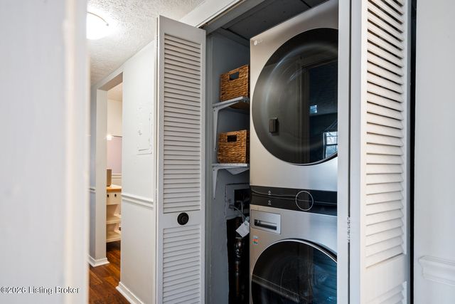 1008 Lake Way D2, Louisville, KY 40222