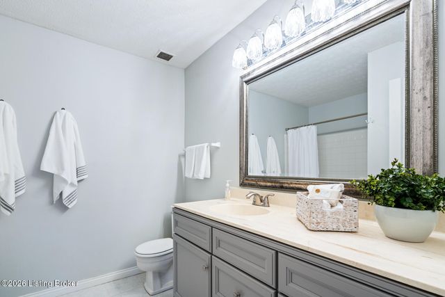 1008 Lake Way D2, Louisville, KY 40222