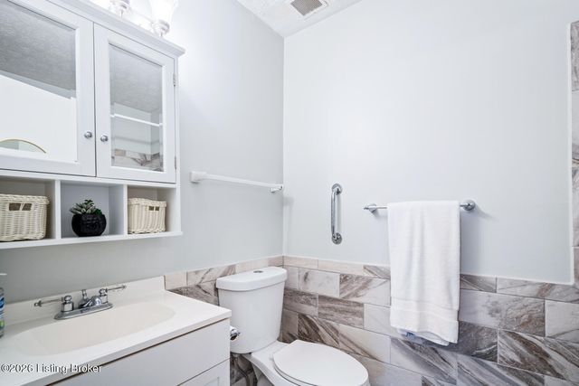 1008 Lake Way D2, Louisville, KY 40222