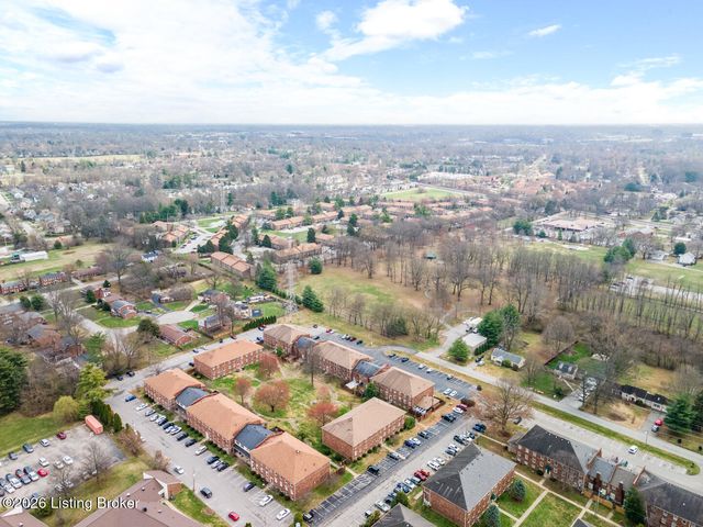 1008 Lake Way D2, Louisville, KY 40222