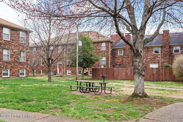 1008 Lake Way D2, Louisville, KY 40222