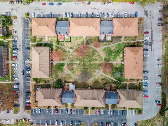 1008 Lake Way D2, Louisville, KY 40222