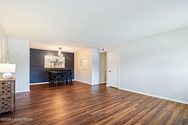 1008 Lake Way D2, Louisville, KY 40222