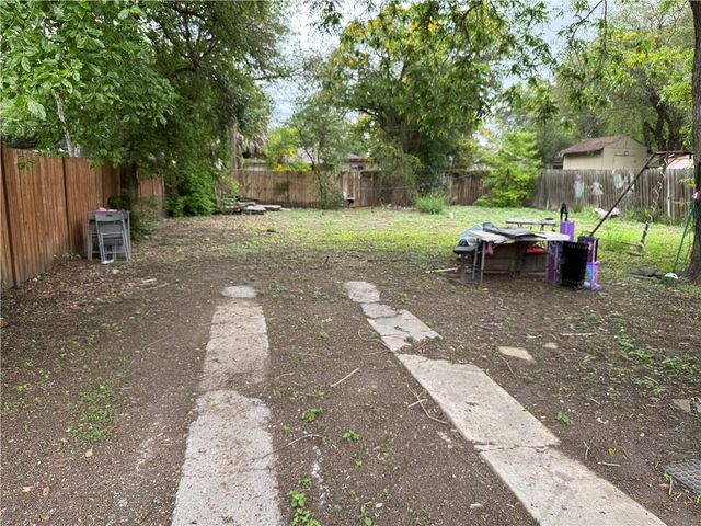 1131 E 5th St, Alice, TX 78332
